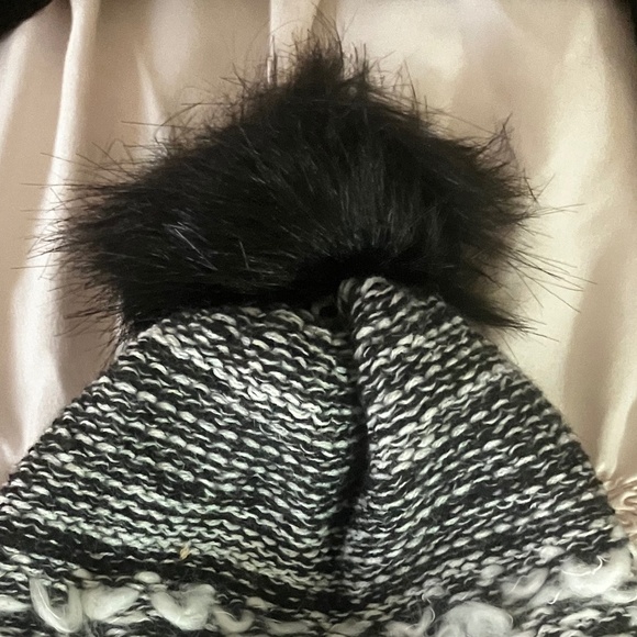 Like New - Free Country Scarf Beanie Set for Women (Knit Twist Black) - One Size - Picture 4 of 13